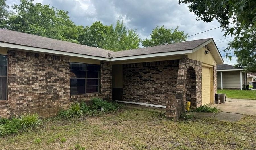 412 7th St, Barling, AR 72923 - 3 Beds, 2 Bath