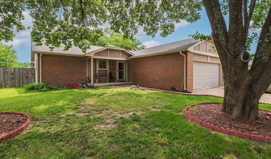4540 Woodlow Dr, Bel Aire, KS 67220 - 2 Beds, 3 Bath