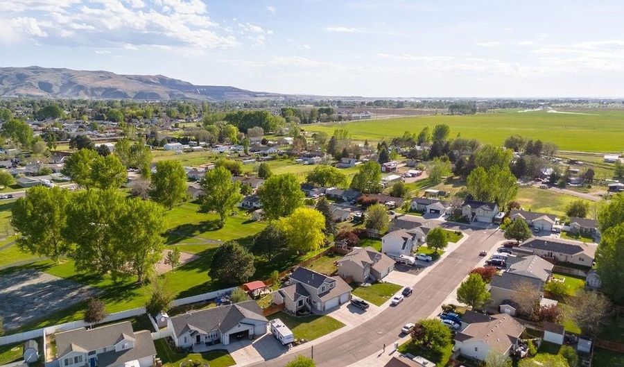 293 Jacob, Chubbuck, ID 83202 - 5 Beds, 4 Bath