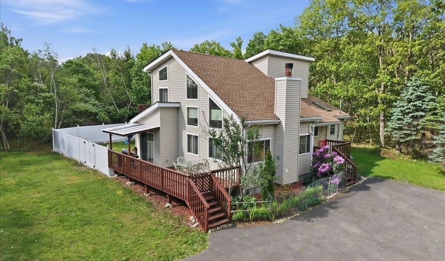 242 Colonial Ter, Albrightsville, PA 18210 - 4 Beds, 2 Bath