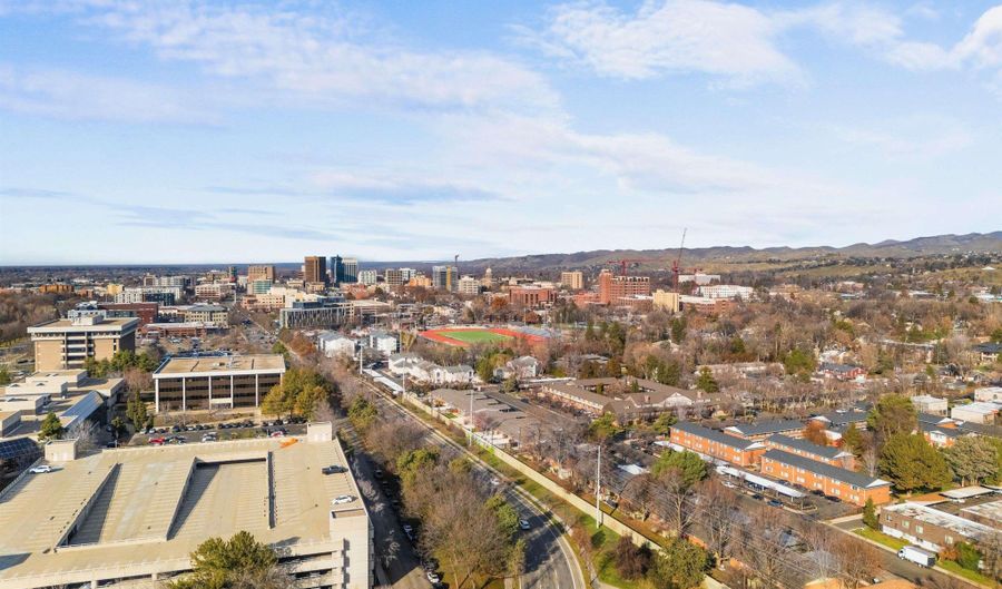 1009 E Strawberry Ln, Boise, ID 83712 - 3 Beds, 2 Bath