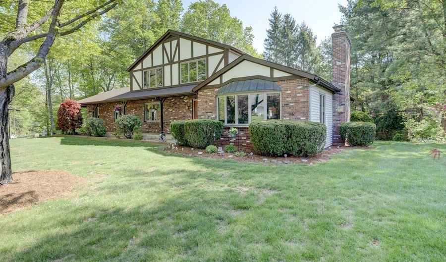 350 Brooke Meadow Rd, Berlin, CT 06037 - 3 Beds, 2 Bath