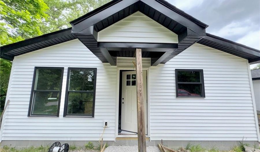 339 S Oak St, Austin, IN 47102 - 3 Beds, 2 Bath