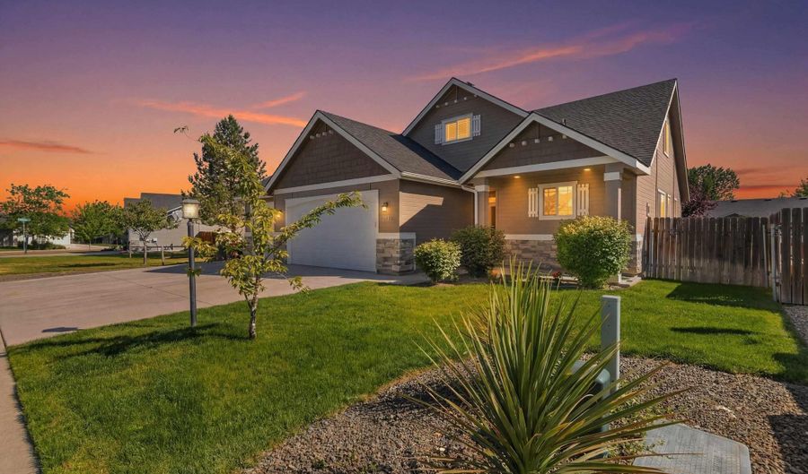 808 Brampton Dr, Caldwell, ID 83605 - 3 Beds, 3 Bath