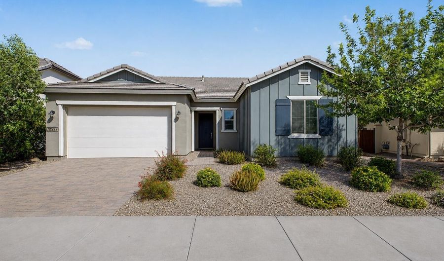 20523 W ROSEWOOD Ln, Buckeye, AZ 85396 - 2 Beds, 3 Bath