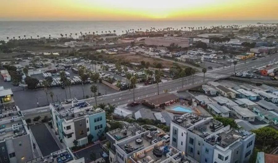 1558 Vista Del Mar Way 3, Oceanside, CA 92054 - 3 Beds, 4 Bath