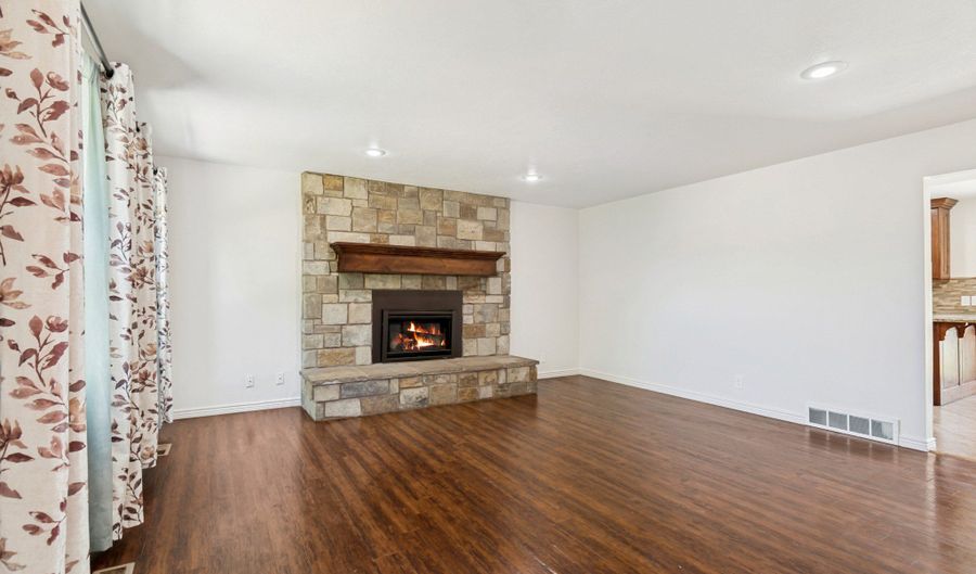 3959 W 13800 S, Bluffdale, UT 84065 - 6 Beds, 3 Bath