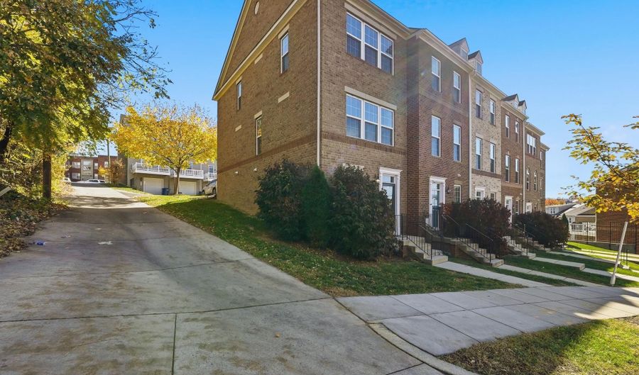 3400 10TH Pl SE, Washington, DC 20032 - 2 Beds, 3 Bath