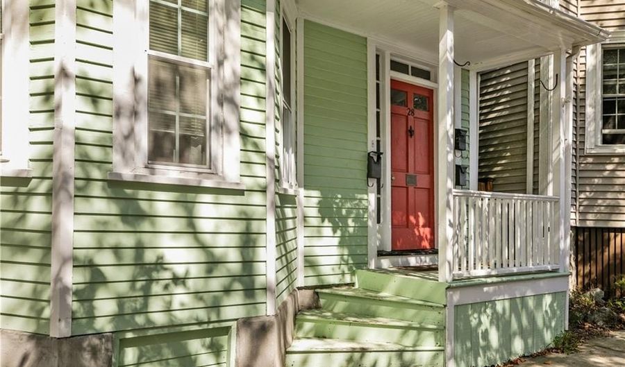 28 Young St, Newport, RI 02840 - 6 Beds, 3 Bath