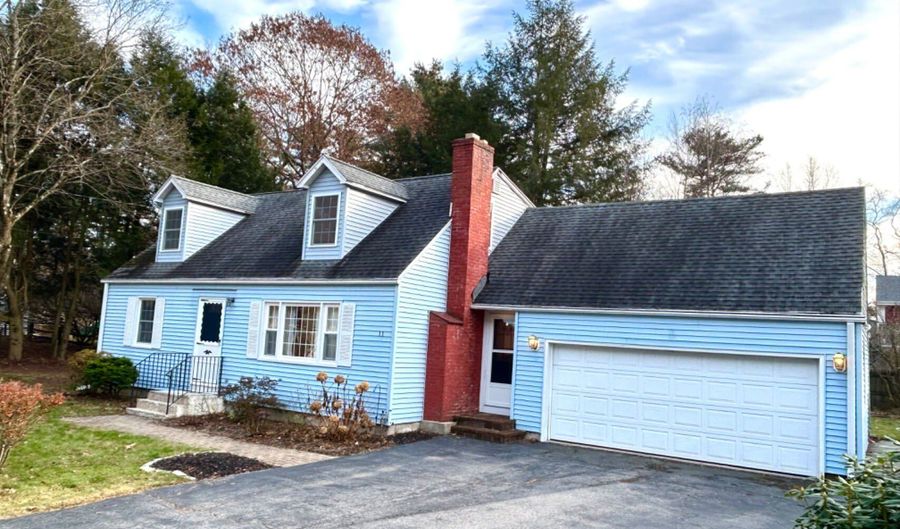 11 Fernwood Rd, Avon, CT 06001 - 4 Beds, 2 Bath
