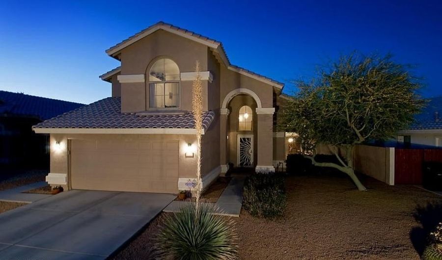 1674 W MACAW Dr, Chandler, AZ 85286 - 5 Beds, 3 Bath