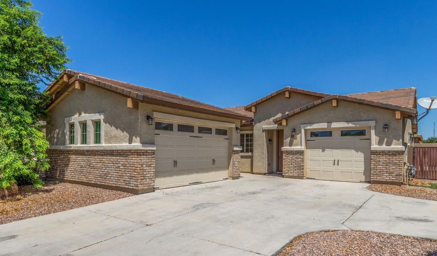 10630 W PINCHOT Ave, Avondale, AZ 85392 - 3 Beds, 2 Bath