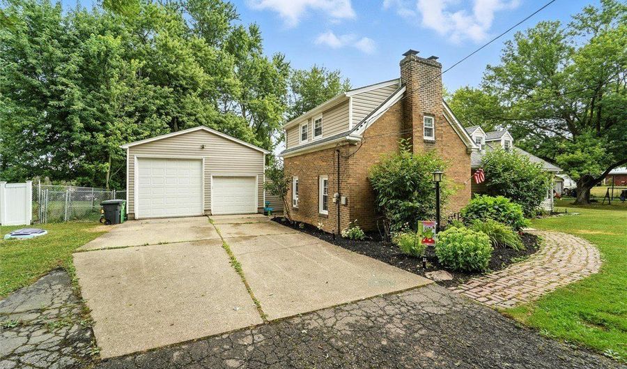 2019 E 52nd St, Ashtabula, OH 44004 - 4 Beds, 2 Bath