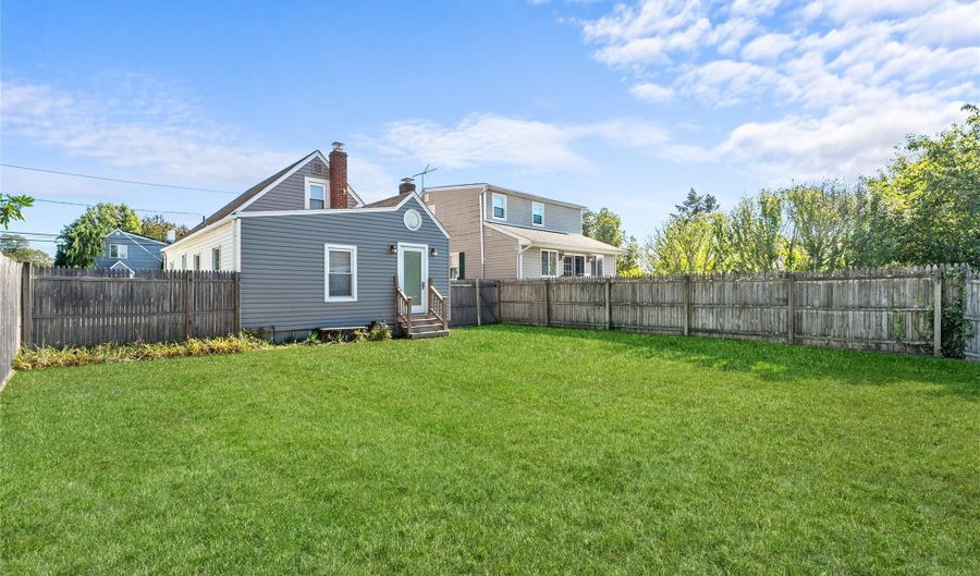11 Wilson Ave, Amity Harbor, NY 11701 - 1 Beds, 1 Bath