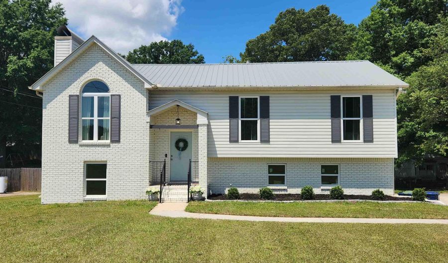 466 12TH St, Alabaster, AL 35007 - 3 Beds, 2 Bath