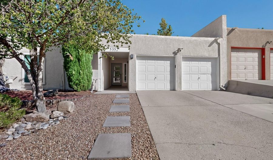 5352 Thomas Pl NE, Albuquerque, NM 87111 - 2 Beds, 2 Bath