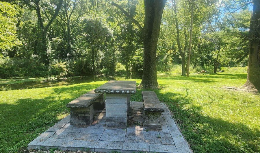 401 Jefferson St, Anderson, MO 64831 - 5 Beds, 3 Bath