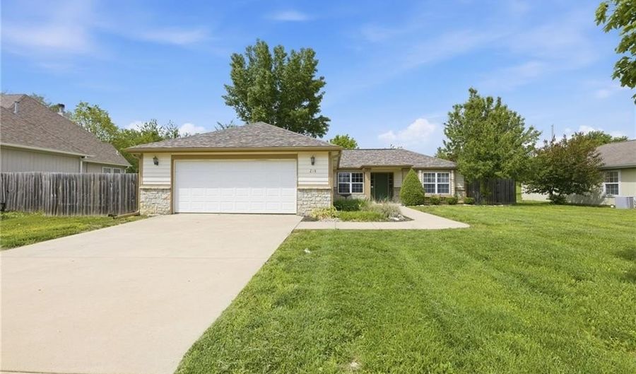 218 Hillside Dr, Baldwin City, KS 66006 - 3 Beds, 2 Bath