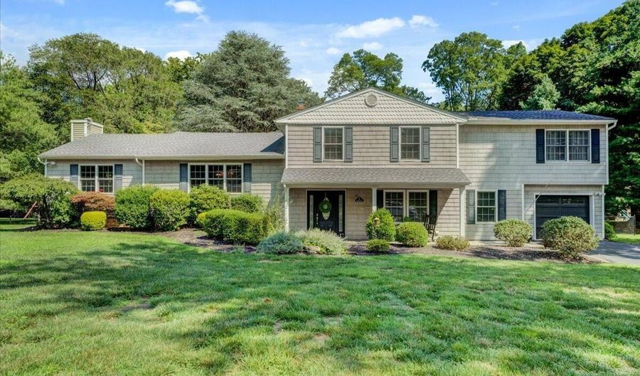 51 Normandy Ct, Middletown, NJ 07748 - 5 Beds, 3 Bath