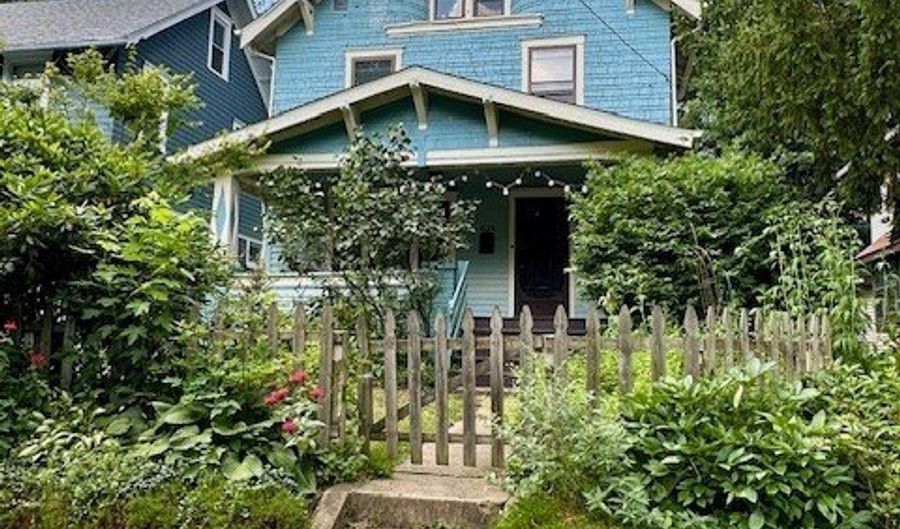 839 Bloomfield Ave, Akron, OH 44302 - 3 Beds, 1 Bath