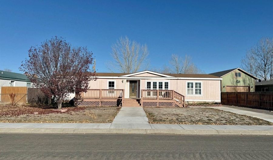 225 Carson Rd, Battle Mountain, NV 89820 - 3 Beds, 2 Bath