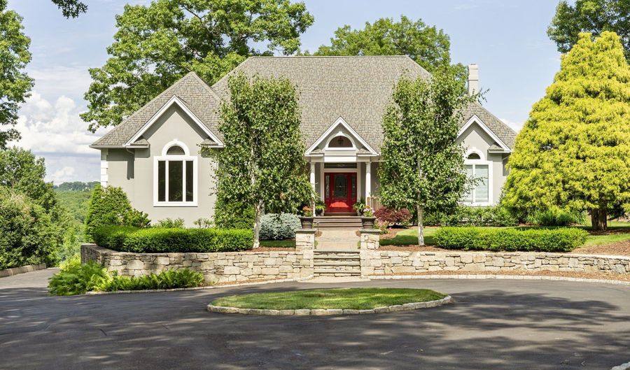 30 Daniel Trce, Burlington, CT 06013 - 4 Beds, 5 Bath