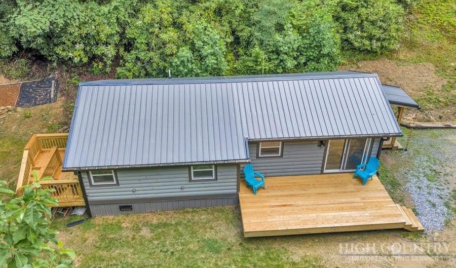 166 Charlie Hicks Rd, Banner Elk, NC 28604 - 2 Beds, 1 Bath