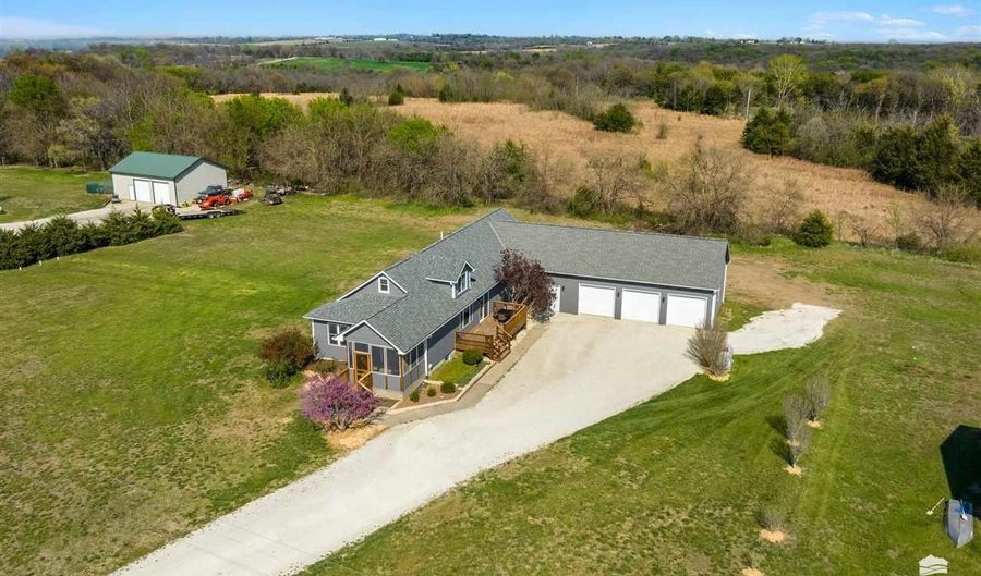 3673 Stewart Farm Rd, Wamego, KS 66547 - 6 Beds, 4 Bath