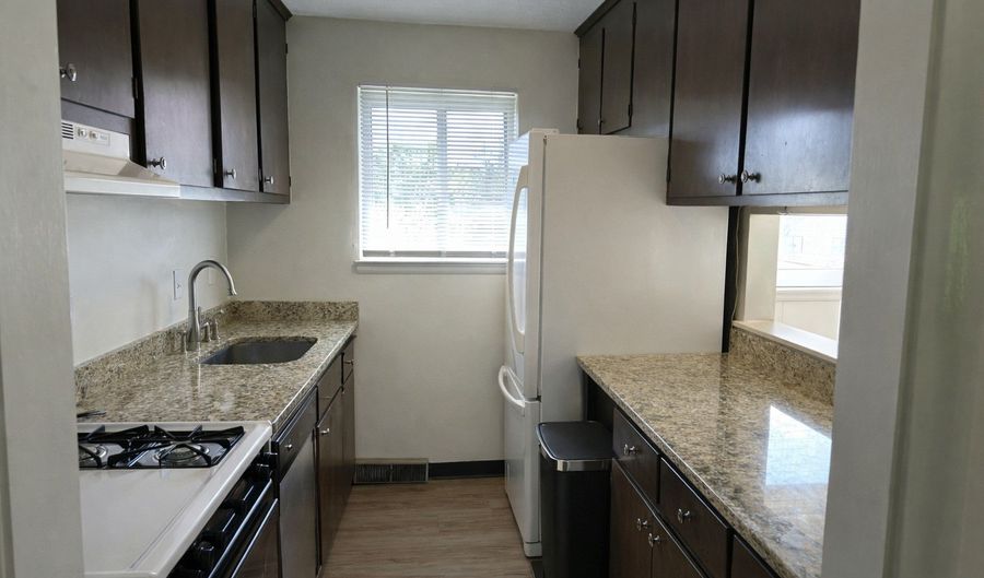 208 Timber Ln, Canton, CT 06019 - 2 Beds, 3 Bath