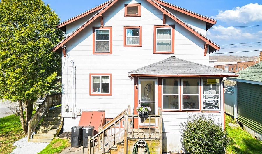 157 Riverside Dr, Augusta, ME 04330 - 4 Beds, 1 Bath