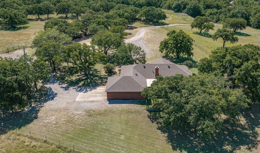 466 County Road 1180, Alvord, TX 76225 - 3 Beds, 2 Bath
