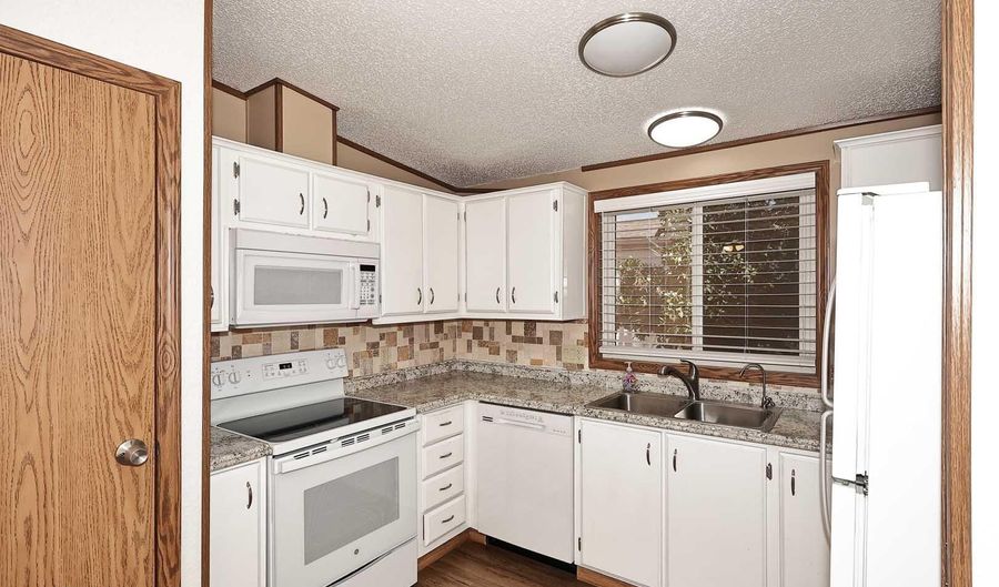 6249 S PINEHURST Dr, Chandler, AZ 85249 - 2 Beds, 2 Bath