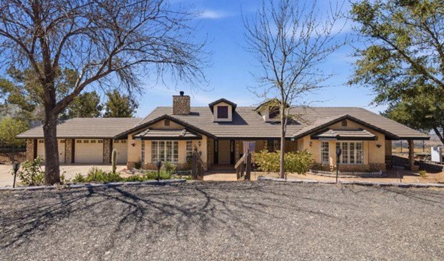 9722 Hierba, Agua Dulce, CA 91390 - 4 Beds, 3 Bath
