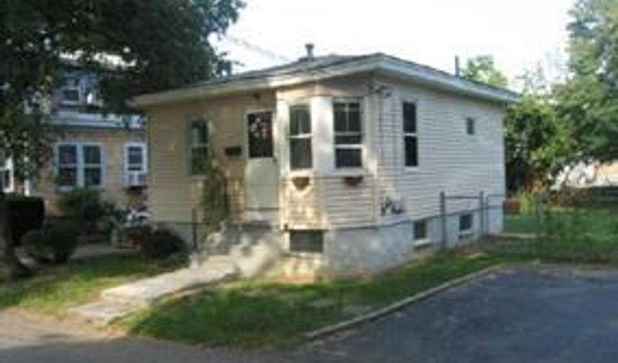 244 Irving Rd, Warwick, RI 02888 - 1 Beds, 1 Bath