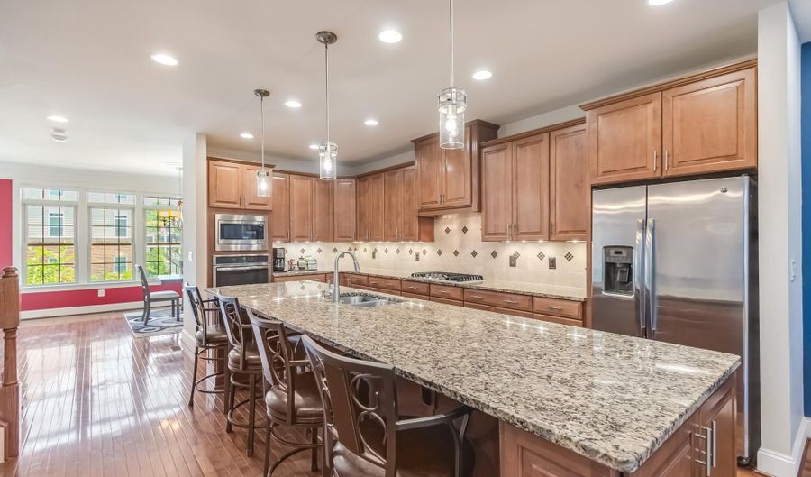 26065 HUNTWICK GLEN Sq, Aldie, VA 20105 - 3 Beds, 4 Bath