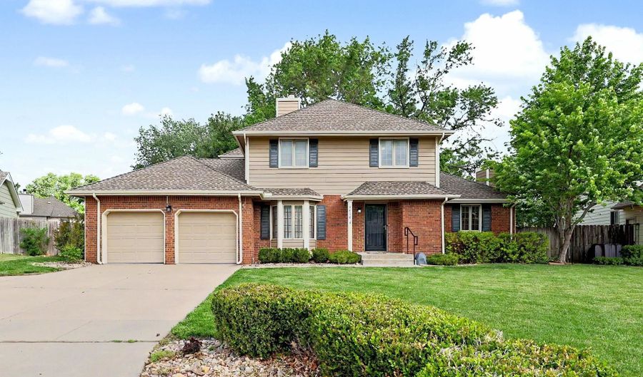 4628 N Farmstead Ct, Bel Aire, KS 67220 - 3 Beds, 4 Bath