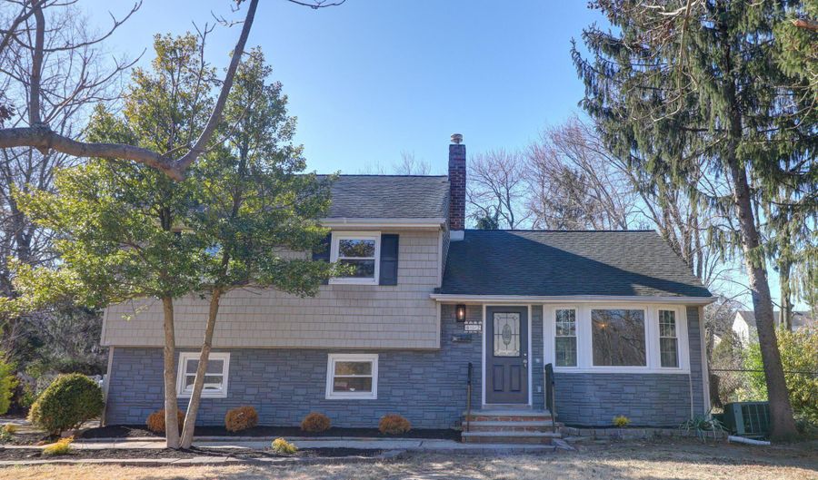 42 Cherry Tree Farm Rd, Middletown, NJ 07748 - 4 Beds, 3 Bath