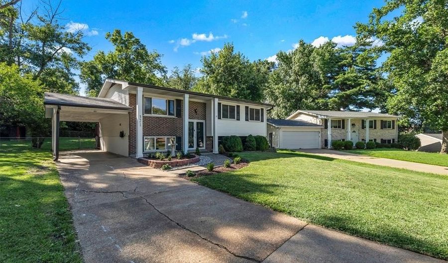 321 Fairview Ct, Ballwin, MO 63021 - 4 Beds, 2 Bath