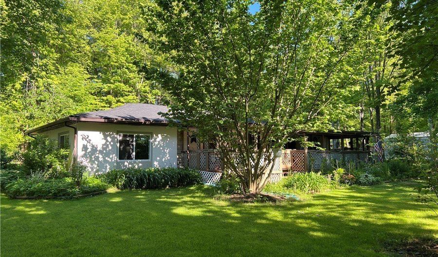 5123 4th Ave, Andover, OH 44003 - 2 Beds, 1 Bath