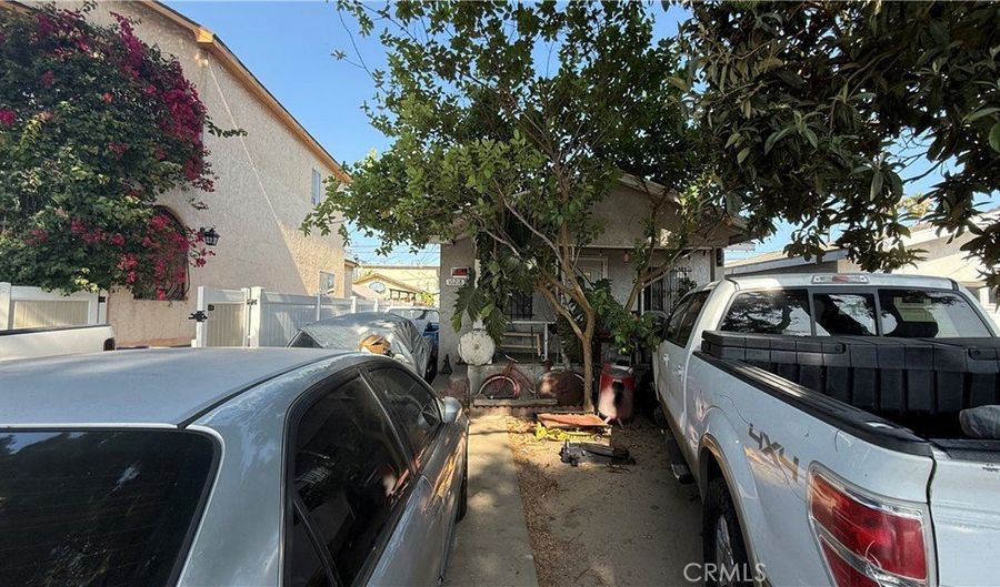 10218 Virginia Ave, South Gate, CA 90280 - 3 Beds, 2 Bath