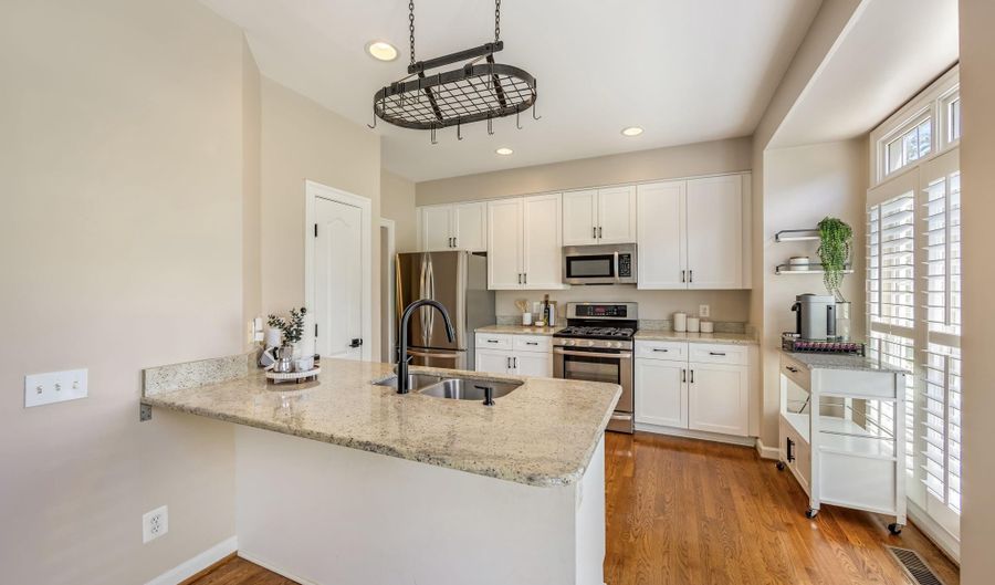 4672 KELL Ln, Alexandria, VA 22311 - 3 Beds, 4 Bath