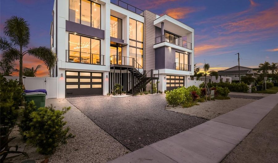 703 S BAY Blvd, Anna Maria, FL 34216 - 5 Beds, 5 Bath