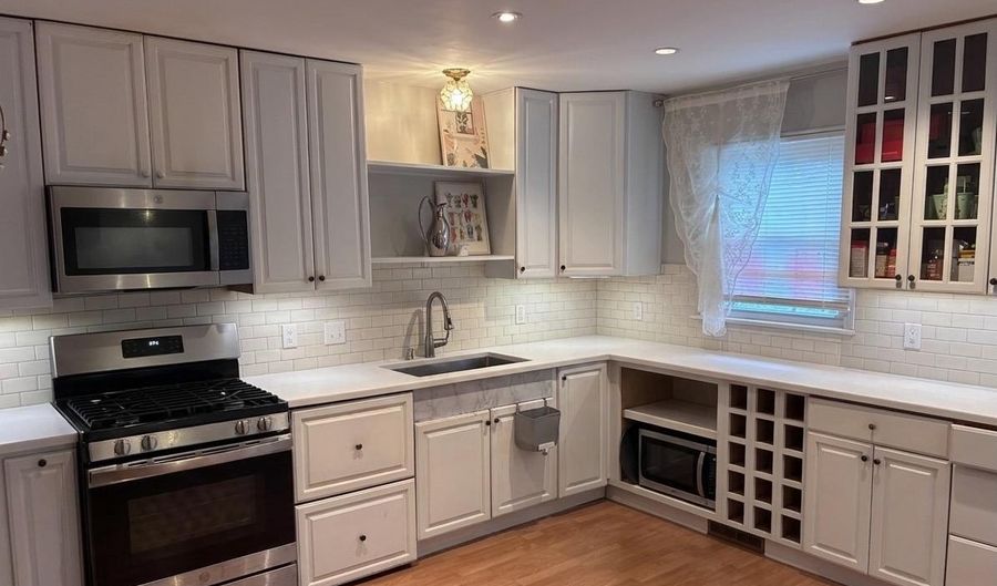 4360 GREENBERRY Ln, Annandale, VA 22003 - 3 Beds, 4 Bath