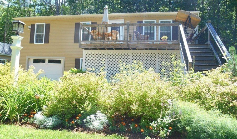 951 Dana Rd, Barre, MA 01005 - 3 Beds, 2 Bath