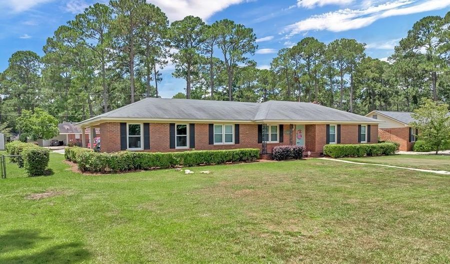 2312 Meadow Brook Ln, Albany, GA 31707 - 3 Beds, 2 Bath