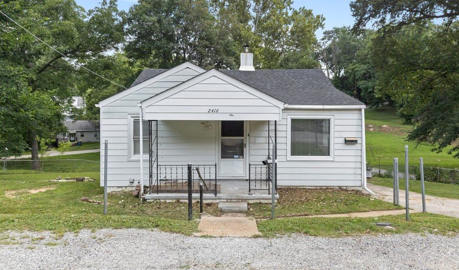 2416 Arthur St, Alton, IL 62002 - 3 Beds, 2 Bath