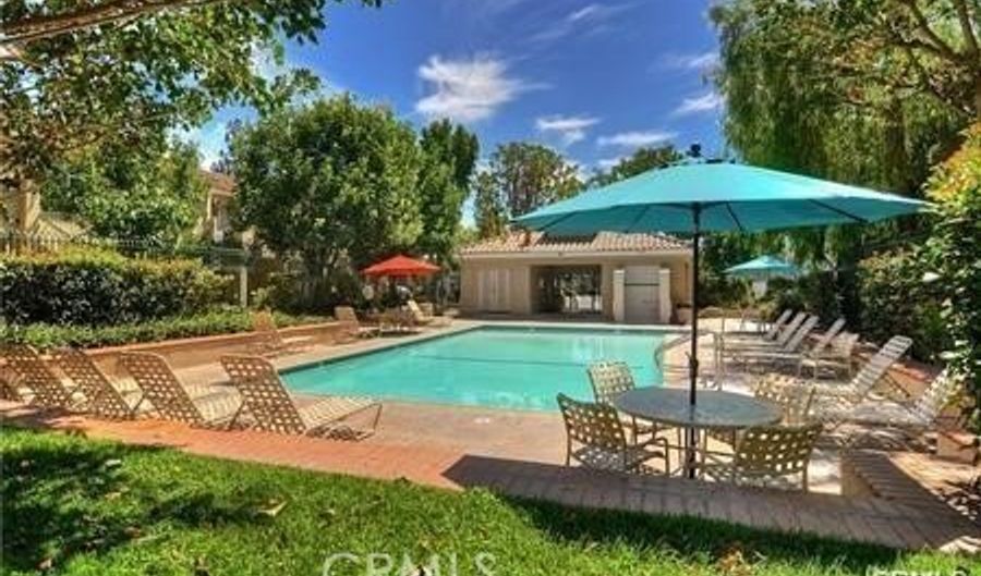 126 Cinnamon Teal, Aliso Viejo, CA 92656 - 2 Beds, 3 Bath