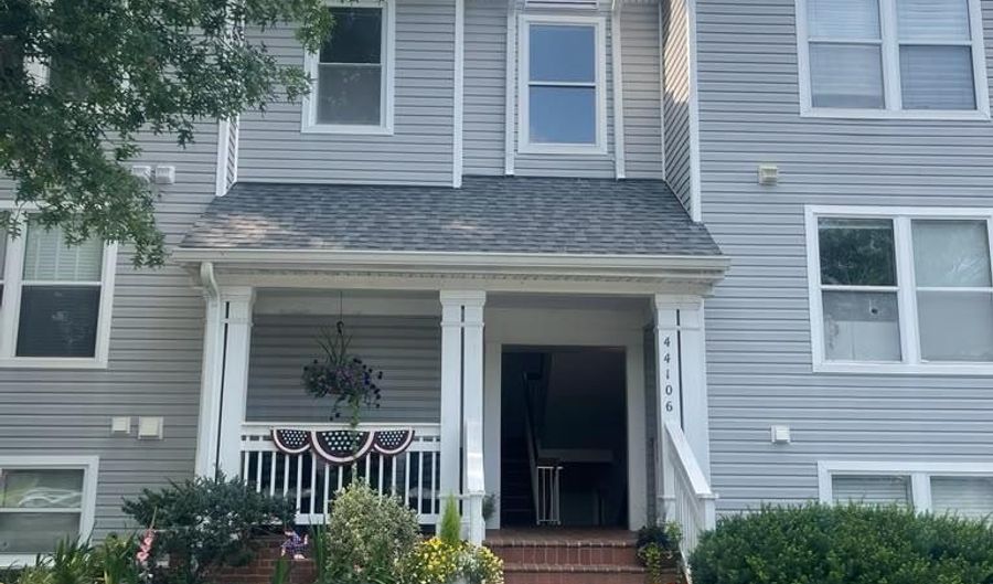 44106 NATALIE Ter 301, Ashburn, VA 20147 - 2 Beds, 2 Bath