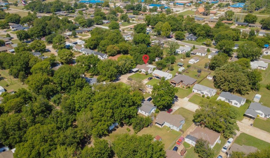 715 Ash St, Ardmore, OK 73401 - 3 Beds, 2 Bath