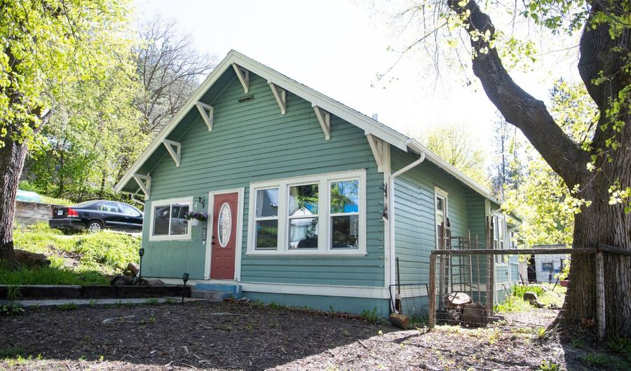 101 5th St N, Alberton, MT 59820 - 3 Beds, 1 Bath